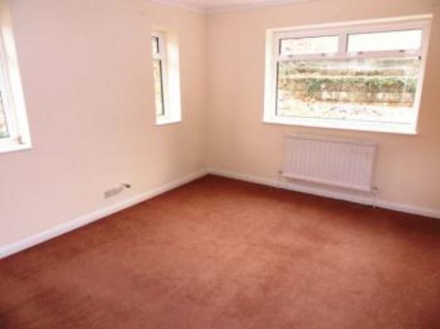  Image of 4 bedroom Detached house to rent in Riddlesdown Road Purley CR8 at Purley, CR8 1DJ