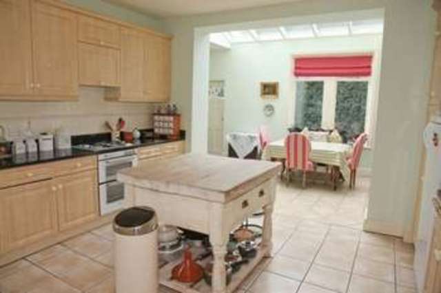  Image of 5 bedroom Semi-Detached house for sale in Rawson Avenue Halifax HX3 at Rawson Avenue  Halifax, HX3 0JP