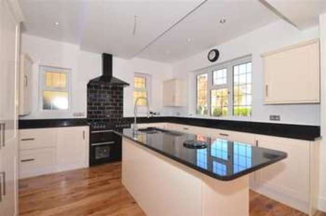  Image of 4 bedroom Detached house for sale in Richmond Avenue Margate CT9 at Margate Kent Margate, CT9 2NG