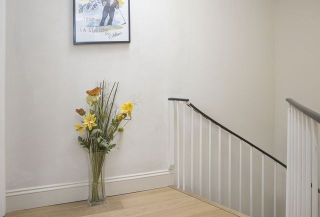  Image of 1 bedroom Flat for sale in Richmond Road Kingston upon Thames KT2 at Richmond Road  Kingston Upon Thames, KT2 5EE
