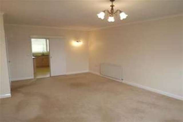  Image of 2 bedroom Flat to rent in Ryecroft Glen Road Dore Sheffield S17 at Sheffield, S17 3NG