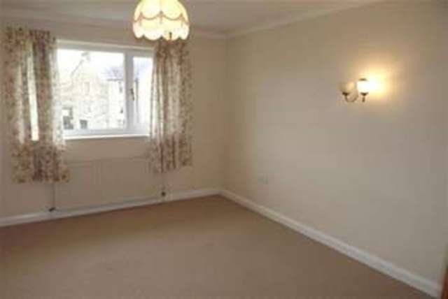  Image of 2 bedroom Flat to rent in Ryecroft Glen Road Dore Sheffield S17 at Sheffield, S17 3NG