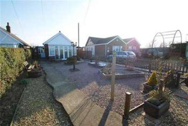  Image of 2 bedroom Bungalow for sale in Mill Lane Hogsthorpe Skegness PE24 at Hogsthorpe, PE24 5NN