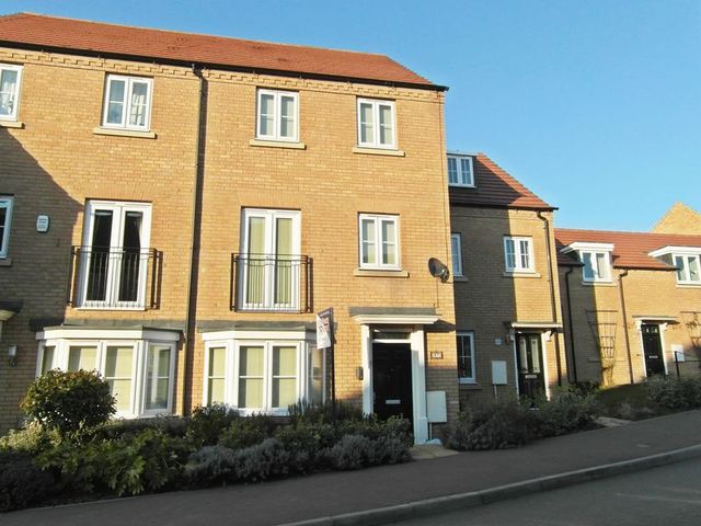  Image of 4 bedroom Terraced house for sale in Sandpiper Way Leighton Buzzard LU7 at Sandpiper Way  Leighton Buzzard, LU7 4SS