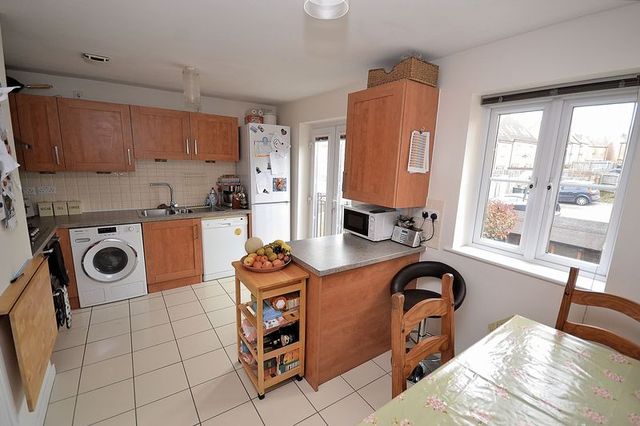  Image of 4 bedroom Terraced house for sale in Sandpiper Way Leighton Buzzard LU7 at Sandpiper Way  Leighton Buzzard, LU7 4SS