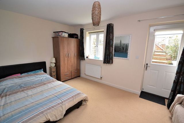  Image of 4 bedroom Terraced house for sale in Sandpiper Way Leighton Buzzard LU7 at Sandpiper Way  Leighton Buzzard, LU7 4SS