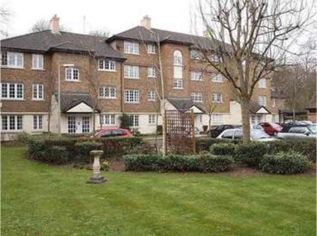  Image of 1 bedroom Apartment to rent in Selhurst Close London SW19 at Wimbledon Park, SW19 6AY