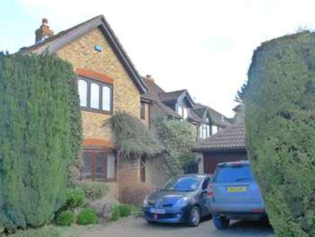  Image of 4 bedroom Detached house for sale in Silverwood Close Forestdale Croydon CR0 at South Croydon New Addington, CR0 9AU