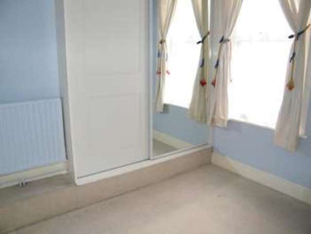  Image of 1 bedroom Flat to rent in Windsor Road Boscombe Bournemouth BH5 at Boscombe Bournemouth, BH5 1DT