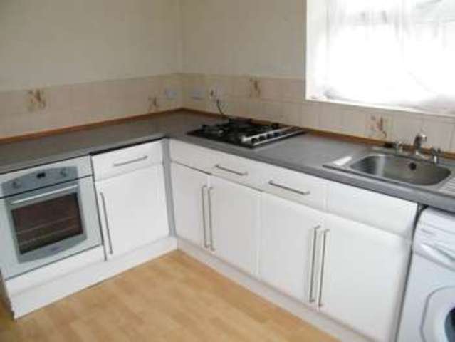  Image of 1 bedroom Flat to rent in Windsor Road Boscombe Bournemouth BH5 at Boscombe Bournemouth, BH5 1DT