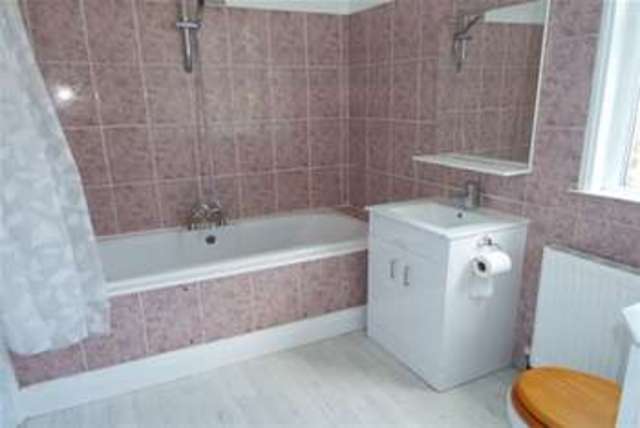  Image of 1 bedroom Flat to rent in Stornoway Road Southend-on-Sea SS2 at Southend-on-Sea, SS2 4NZ