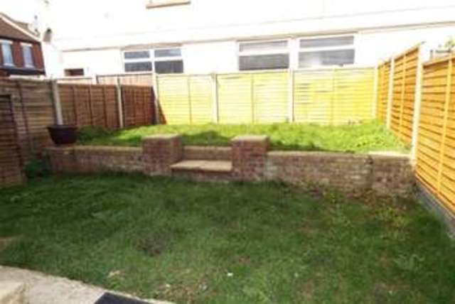  Image of 1 bedroom Flat to rent in Stornoway Road Southend-on-Sea SS2 at Southend-on-Sea, SS2 4NZ