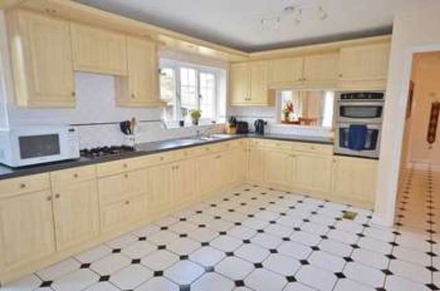  Image of 5 bedroom Detached house to rent in Southcote Way Penn High Wycombe HP10 at Southcote Way Penn Tylers Green, HP10 8JS