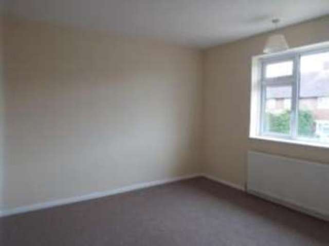  Image of 3 bedroom Terraced house for sale in Southdrift Way Luton LU1 at Luton Bedfordshire Caddington, LU1 5PY