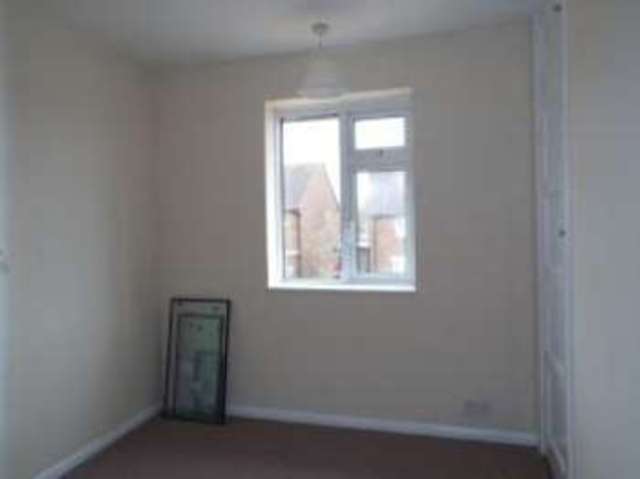  Image of 3 bedroom Terraced house for sale in Southdrift Way Luton LU1 at Luton Bedfordshire Caddington, LU1 5PY
