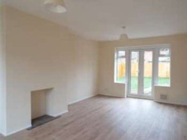  Image of 3 bedroom Terraced house for sale in Southdrift Way Luton LU1 at Luton Bedfordshire Caddington, LU1 5PY