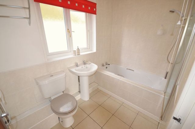  Image of 2 bedroom Bungalow to rent in Bridge Street St. Clears Carmarthen SA33 at Bridge Street St. Clears St Clears, SA33 4EE