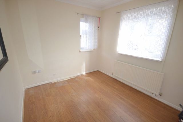  Image of 2 bedroom Bungalow to rent in Bridge Street St. Clears Carmarthen SA33 at Bridge Street St. Clears St Clears, SA33 4EE