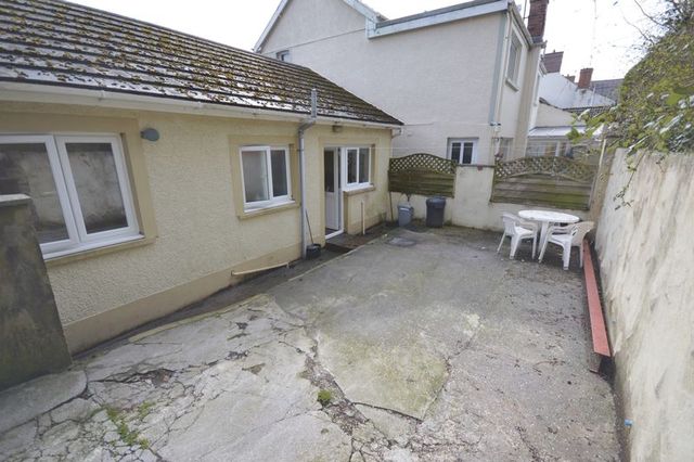  Image of 2 bedroom Bungalow to rent in Bridge Street St. Clears Carmarthen SA33 at Bridge Street St. Clears St Clears, SA33 4EE