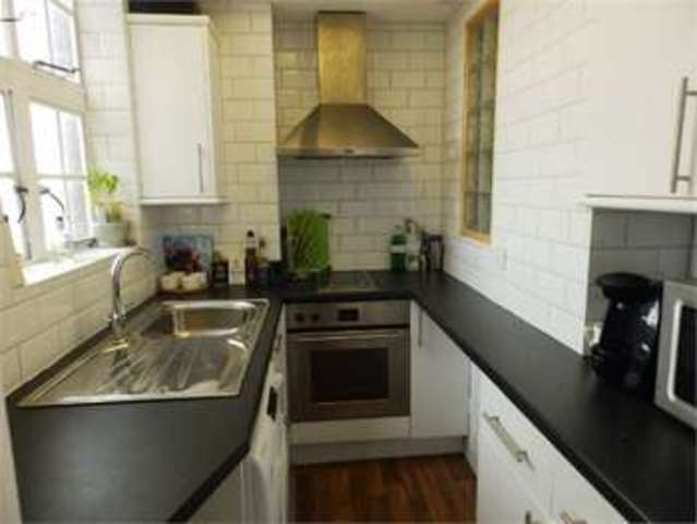  Image of 1 bedroom Apartment for sale in Western Road Leigh-on-Sea SS9 at St Clements court Leigh on sea Leigh-on-Sea, SS9 2PB