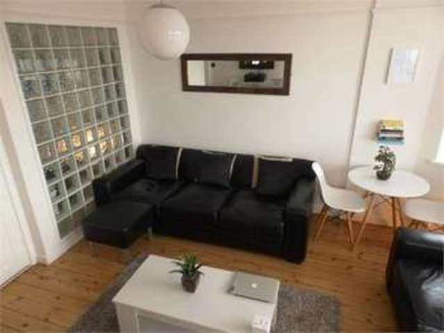  Image of 1 bedroom Apartment for sale in Western Road Leigh-on-Sea SS9 at St Clements court Leigh on sea Leigh-on-Sea, SS9 2PB