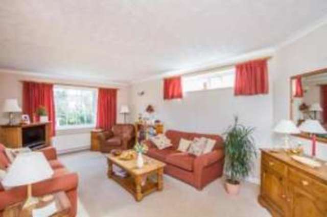  Image of 4 bedroom Detached house for sale in St. James Close Oadby Leicester LE2 at Oadby Leicester Oadby, LE2 5UR