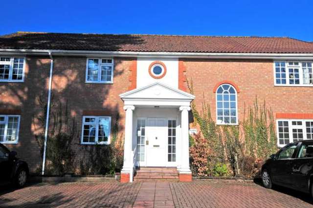  Image of 2 bedroom Apartment to rent in St. Nicholas Court Crawley RH10 at St Nicholas Court, Crawley Lane Pound Hill Crawley, RH10 7GT