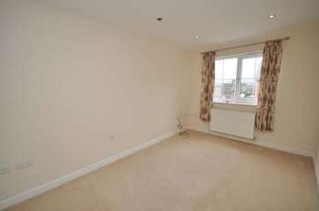  Image of 3 bedroom Semi-Detached house to rent in Colley Gardens Stanley Wakefield WF3 at Colley Gardens Stanley Wakefield, WF3 4AS