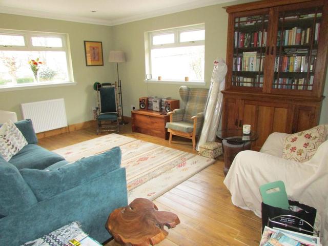  Image of 3 bedroom Terraced house to rent in Station Road Clarkston Glasgow G76 at Busby East Renfrewshire East Renfrewshire, G76 8HZ