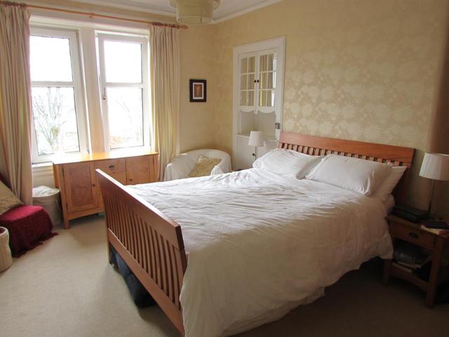  Image of 3 bedroom Terraced house to rent in Station Road Clarkston Glasgow G76 at Busby East Renfrewshire East Renfrewshire, G76 8HZ