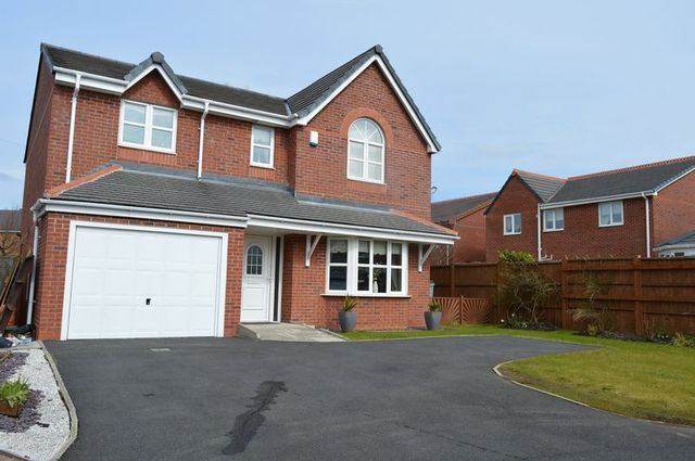  Image of 4 bedroom Detached house for sale in Stone Cross Lane North Lowton Warrington WA3 at Stone Cross Lane North Lowton Warrington, WA3 2SH