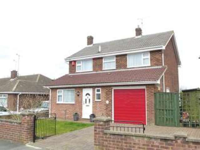  Image of 3 bedroom Detached house for sale in Sundown Avenue Dunstable LU5 at Houghton Regis, LU5 4AL