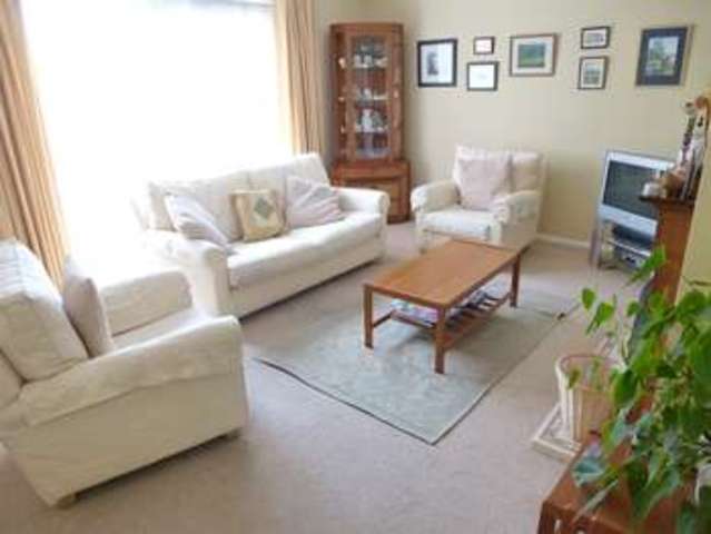  Image of 3 bedroom Detached house for sale in Sundown Avenue Dunstable LU5 at Houghton Regis, LU5 4AL
