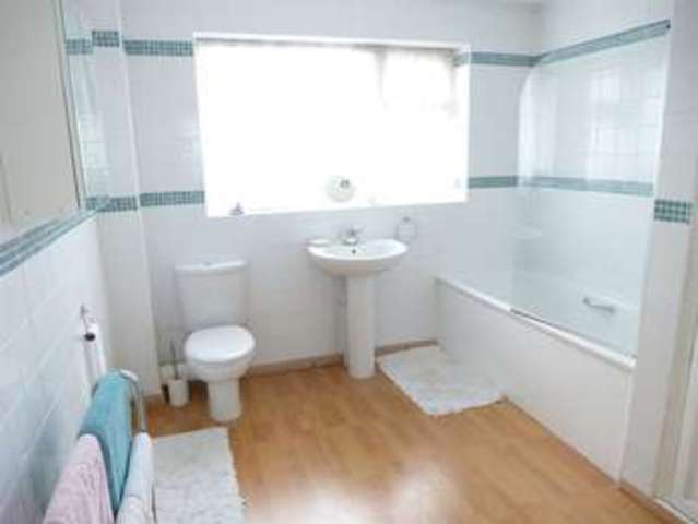  Image of 3 bedroom Detached house for sale in Sundown Avenue Dunstable LU5 at Houghton Regis, LU5 4AL