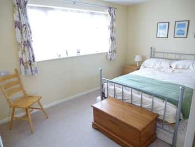  Image of 3 bedroom Detached house for sale in Sundown Avenue Dunstable LU5 at Houghton Regis, LU5 4AL