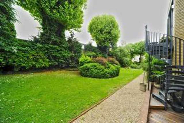  Image of 3 bedroom Flat to rent in Sutherland Avenue London W9 at Sutherland Avenue Maida Vale London, W9 2QJ