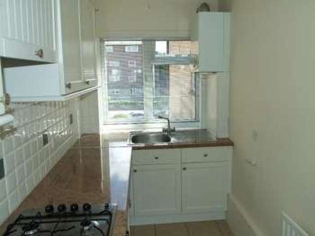  Image of 2 bedroom Flat to rent in Victoria Avenue Swanage BH19 at Victoria Avenue  Swanage, BH19 1AN