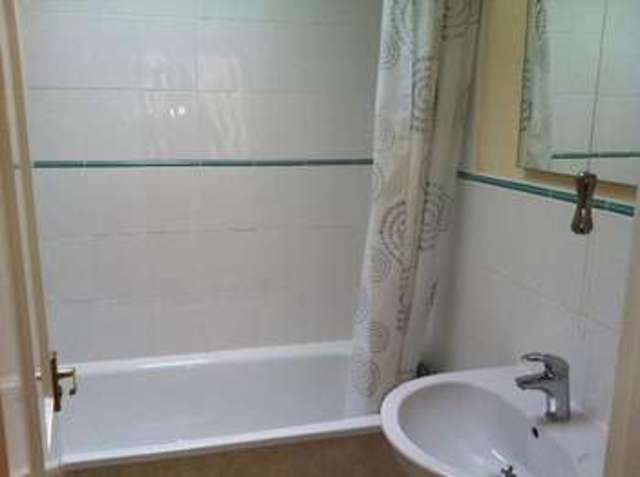  Image of 2 bedroom Flat to rent in Victoria Avenue Swanage BH19 at Victoria Avenue  Swanage, BH19 1AN