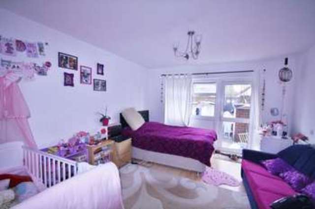  Image of 3 bedroom Flat for sale in Watson Close London N16 at Watson Close  London, N16 8QH
