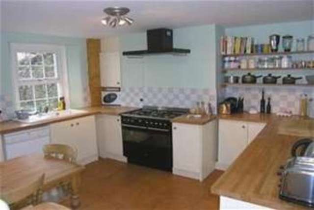  Image of 2 bedroom Terraced house to rent in Tudor Road Newton Abbot TQ12 at Newton Abbot, TQ12 1HT