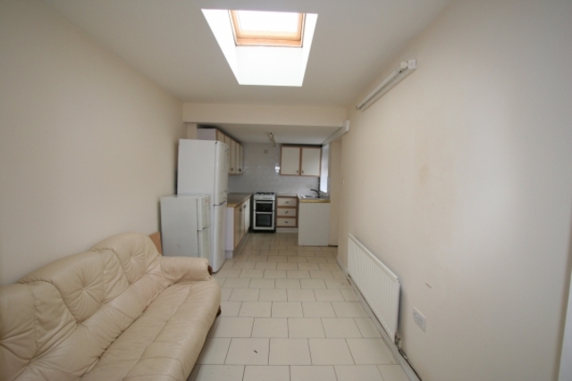  Image of 2 bedroom Apartment to rent in Tweedale Street Rochdale OL11 at Rochdale OL11 1HH Rochdale, OL11 1HH