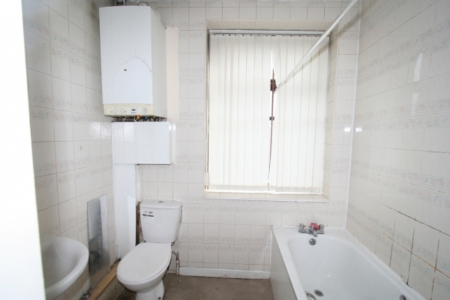  Image of 2 bedroom Apartment to rent in Tweedale Street Rochdale OL11 at Rochdale OL11 1HH Rochdale, OL11 1HH