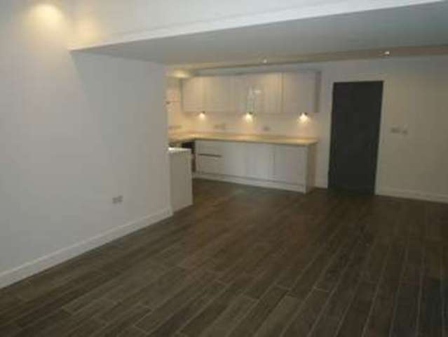  Image of 3 bedroom Flat to rent in Varden Street London E1 at 32 Varden Street  London, E1 2AR