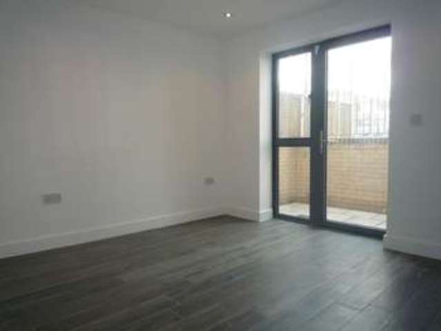  Image of 3 bedroom Flat to rent in Varden Street London E1 at 32 Varden Street  London, E1 2AR