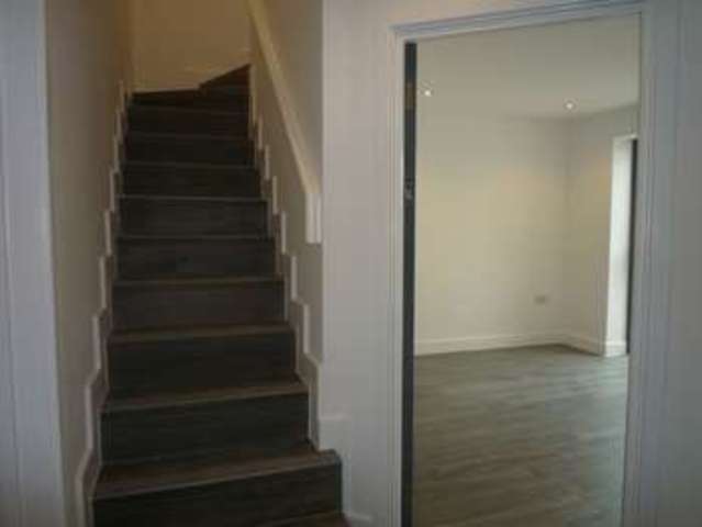  Image of 3 bedroom Flat to rent in Varden Street London E1 at 32 Varden Street  London, E1 2AR