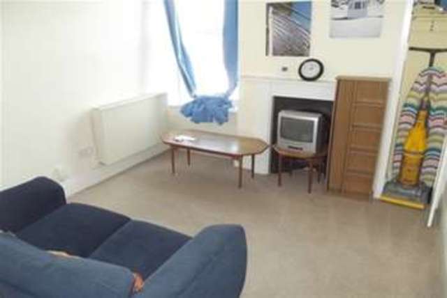  Image of 1 bedroom Property to rent in Victoria Road South Southsea PO5 at Southsea, PO5 2BX