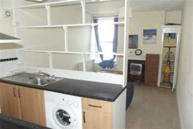  Image of 1 bedroom Property to rent in Victoria Road South Southsea PO5 at Southsea, PO5 2BX