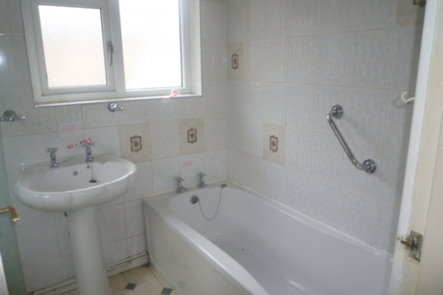  Image of 3 bedroom Semi-Detached house to rent in Wallbank Drive Whitworth Rochdale OL12 at Rochdale OL12 8TZ Rochdale, OL12 8TZ