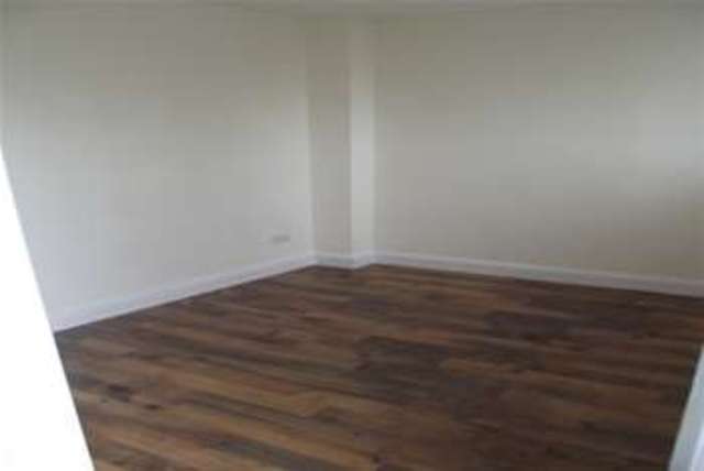  Image of Flat to rent in Walm Lane London NW2 at London, NW2 5SH