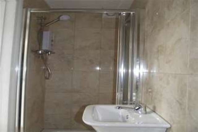  Image of Flat to rent in Walm Lane London NW2 at London, NW2 5SH